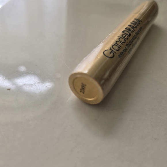 NWT Tube of Grande Drama Mascara - Brand New Factory Sealed - Picture 12 of 13